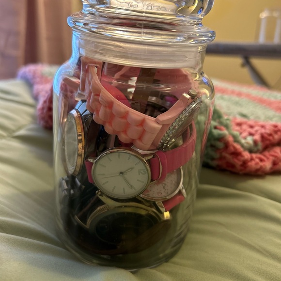 Fashion Watches - Picture 2 of 5